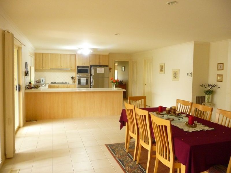 3 Wallace Crescent, Drouin VIC 3818