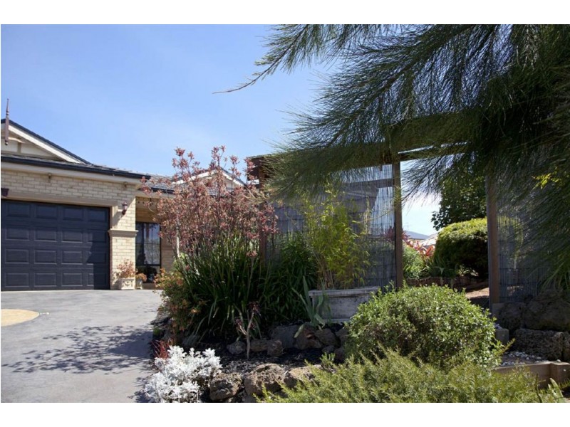 34 Walker Drive, Drouin VIC 3818
