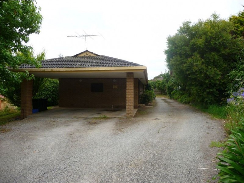 2/9 Armstrong Ave, Drouin VIC 3818