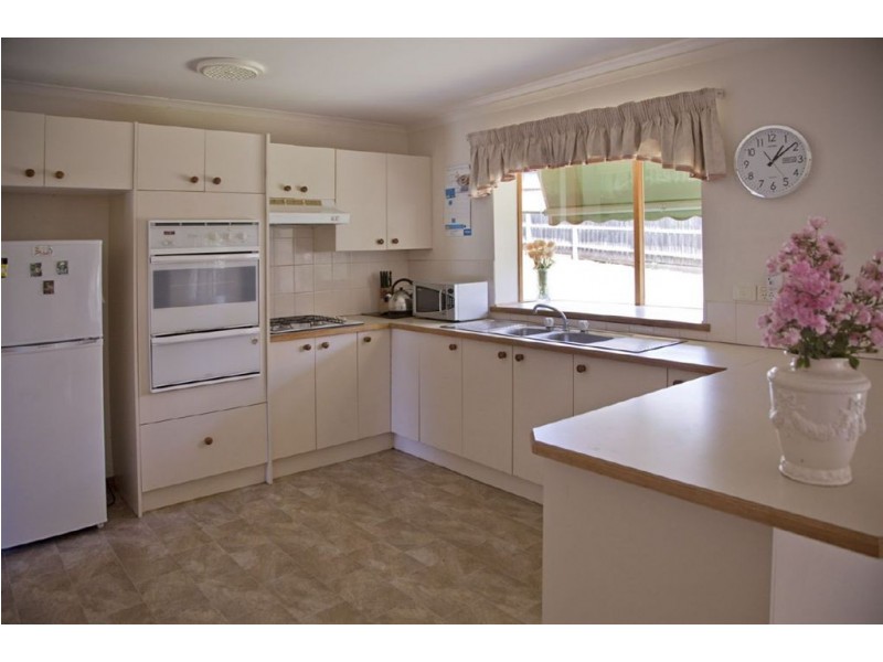 2 Andrew Court, Drouin VIC 3818