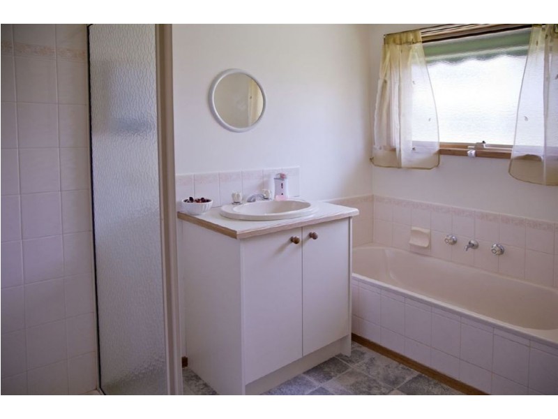 2 Andrew Court, Drouin VIC 3818