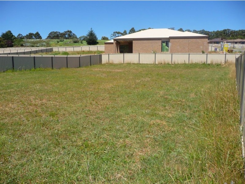 26 Valleyview Grove, Drouin VIC 3818