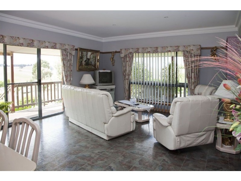 60 Weebar Road, Drouin VIC 3818