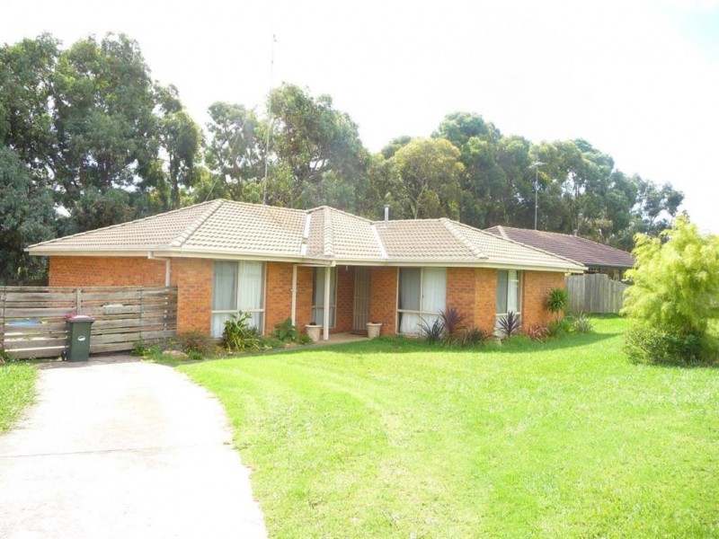 16 Adam Court, Drouin VIC 3818