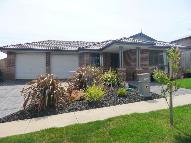 51 Springwater Drive, Drouin VIC 3818