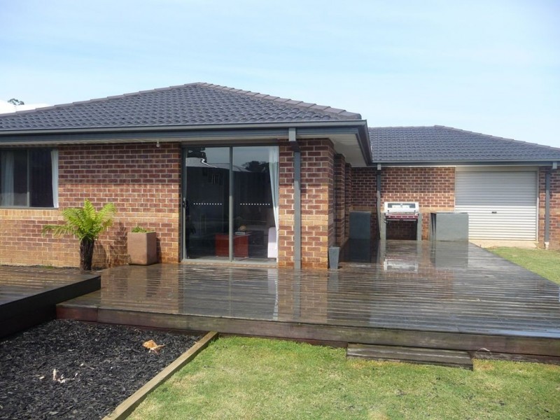 51 Springwater Drive, Drouin VIC 3818