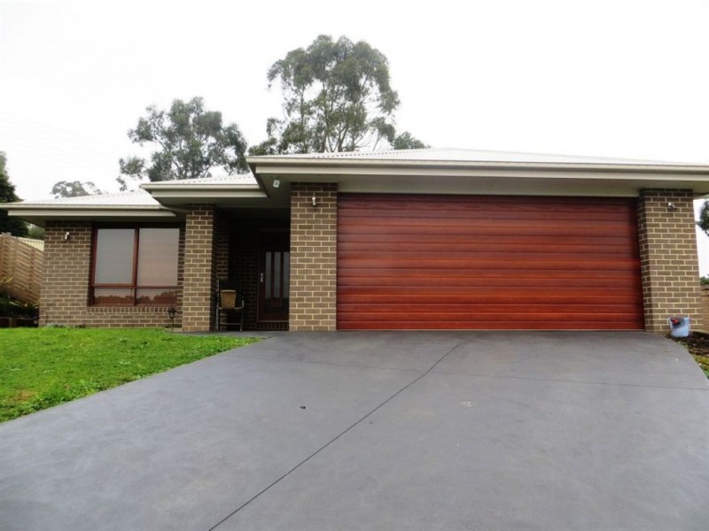 12 Lakeside Court, Drouin VIC 3818