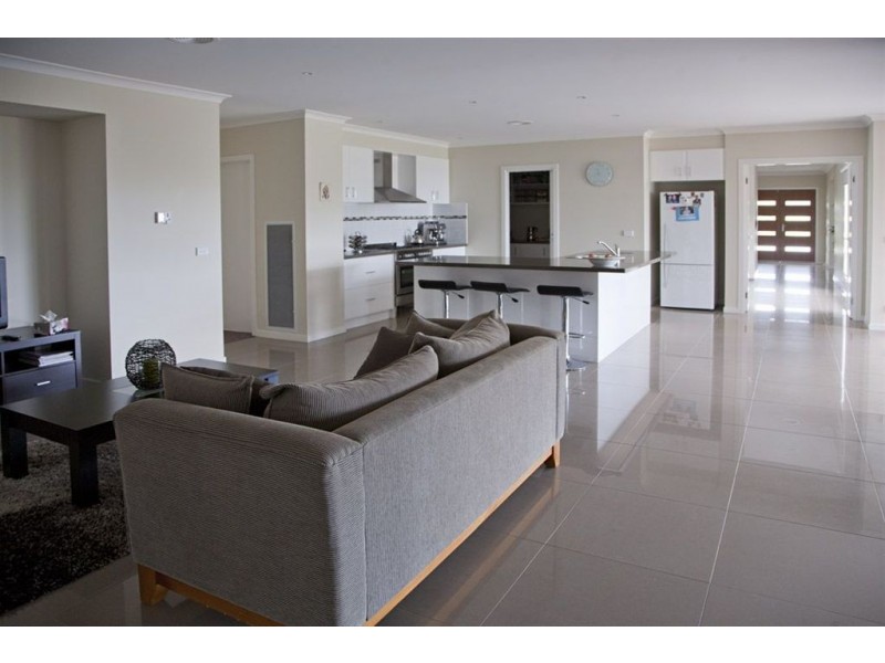 47 Norman Road, Drouin VIC 3818