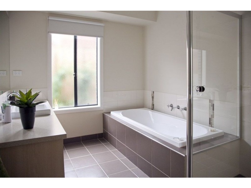 47 Norman Road, Drouin VIC 3818