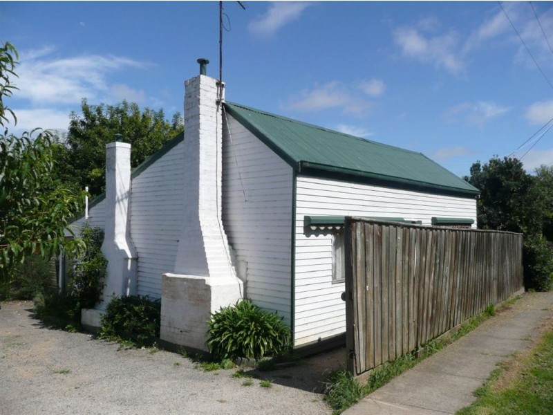 32 Railway Avenue, Drouin VIC 3818