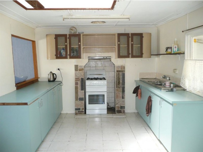 32 Railway Avenue, Drouin VIC 3818