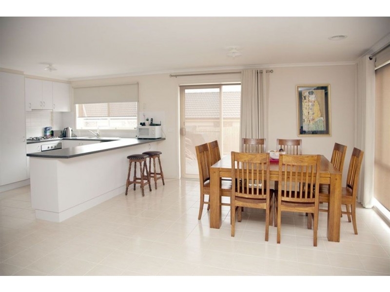 15 Holland Street, Drouin VIC 3818