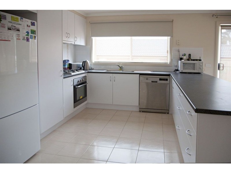 15 Holland Street, Drouin VIC 3818