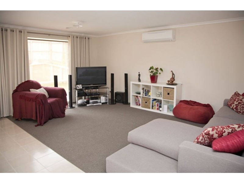 15 Holland Street, Drouin VIC 3818