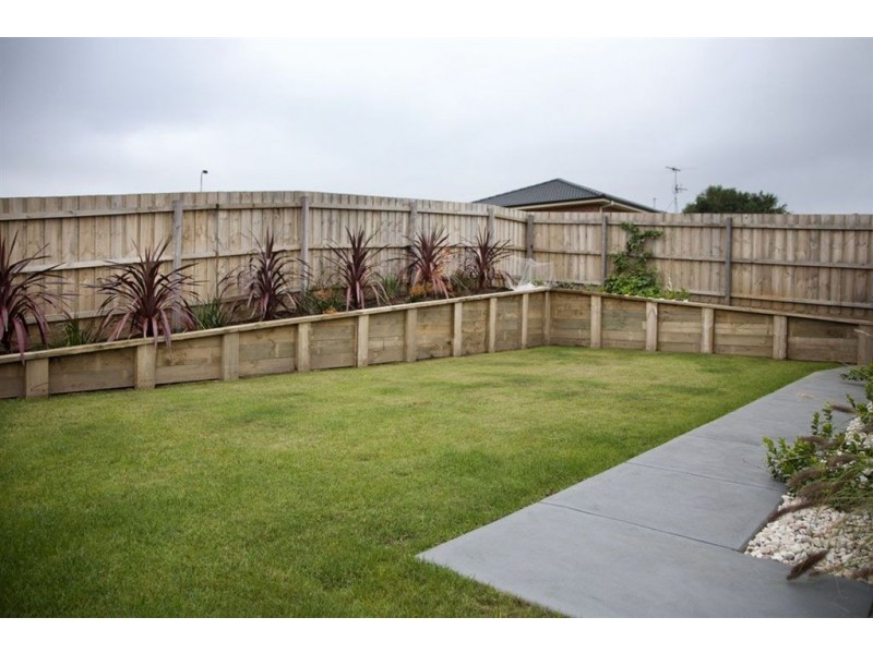 15 Holland Street, Drouin VIC 3818