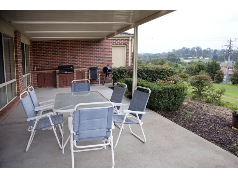 18 Carlile Court, Drouin VIC 3818