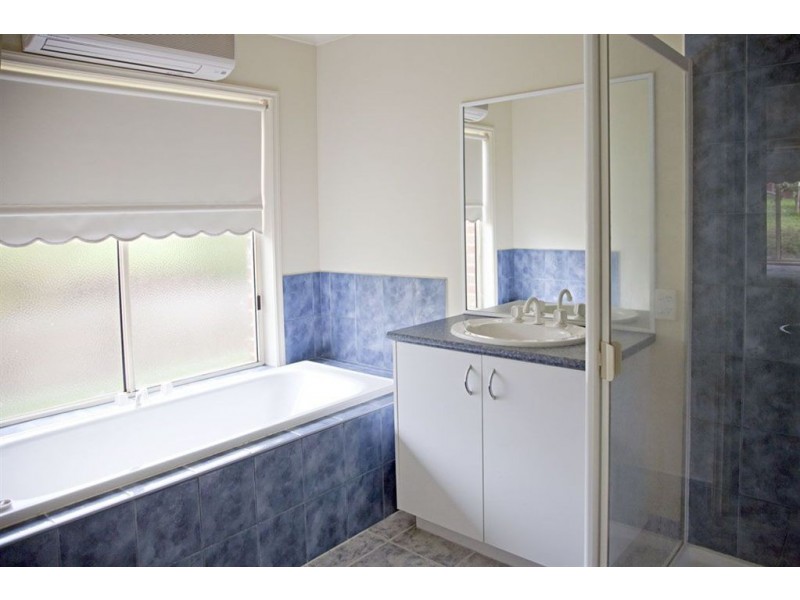 18 Carlile Court, Drouin VIC 3818