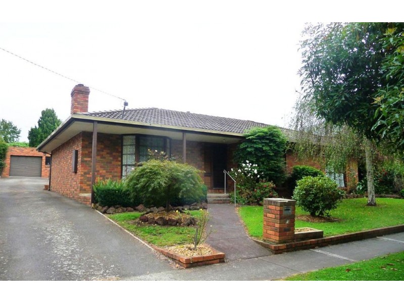 16 Wood Street, Drouin VIC 3818