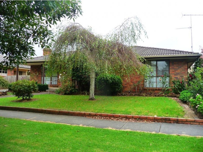 16 Wood Street, Drouin VIC 3818