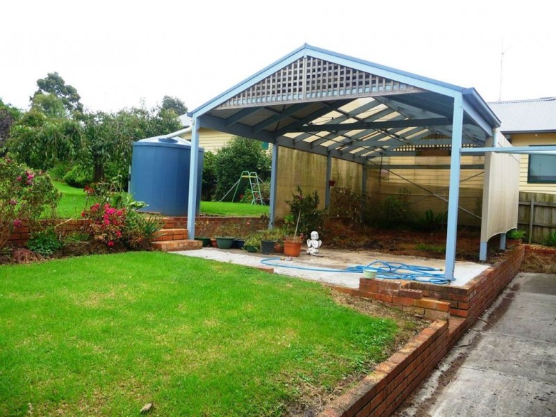 16 Wood Street, Drouin VIC 3818