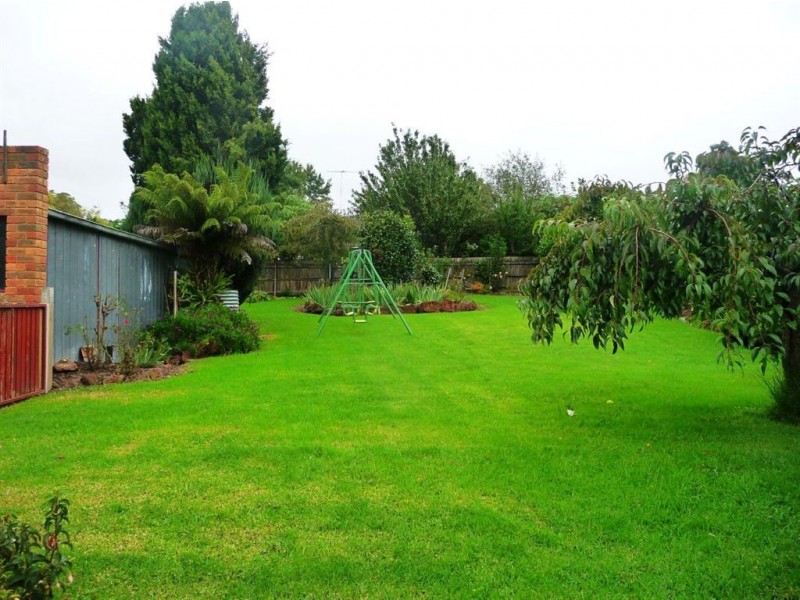 16 Wood Street, Drouin VIC 3818