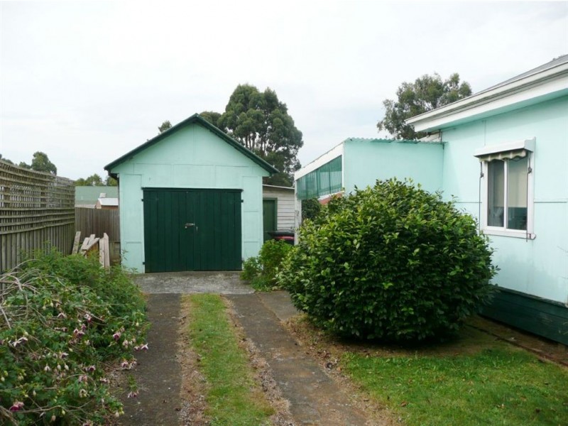 9 Fairchild Street, Drouin VIC 3818