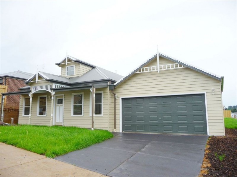 4 Todman Street, Drouin VIC 3818