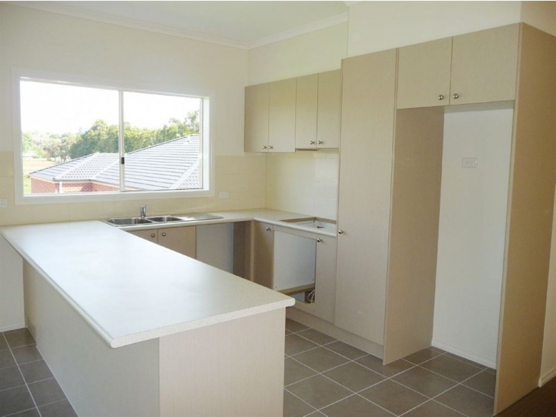 4 Todman Street, Drouin VIC 3818