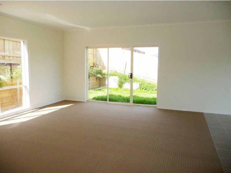 4 Todman Street, Drouin VIC 3818