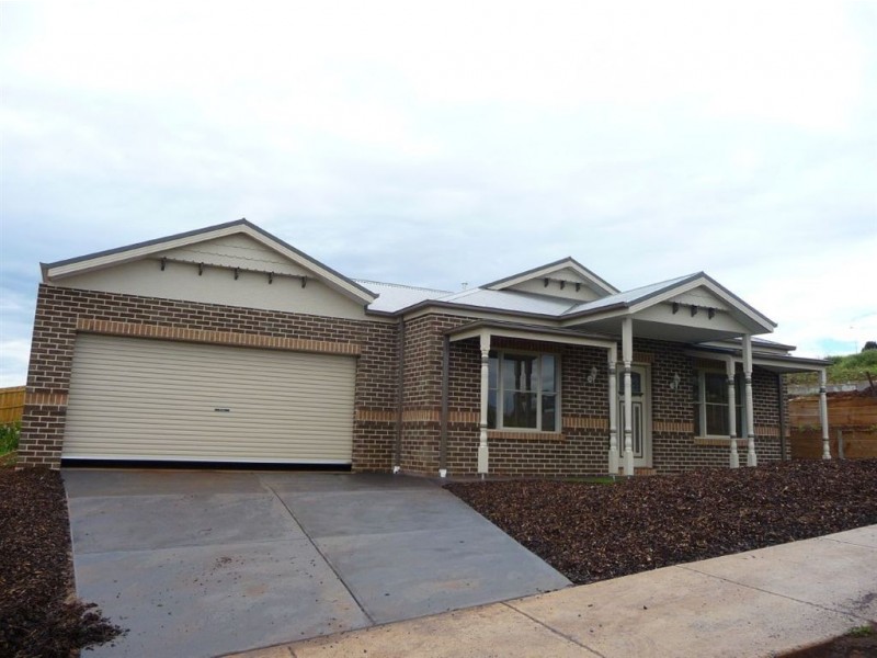 11 Ajax Street, Drouin VIC 3818