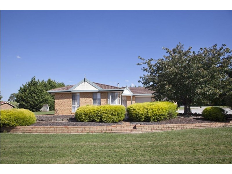 20 Fairway Drive, Drouin VIC 3818