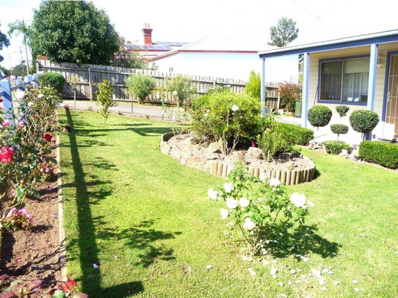 10 Railway Avenue, Drouin VIC 3818