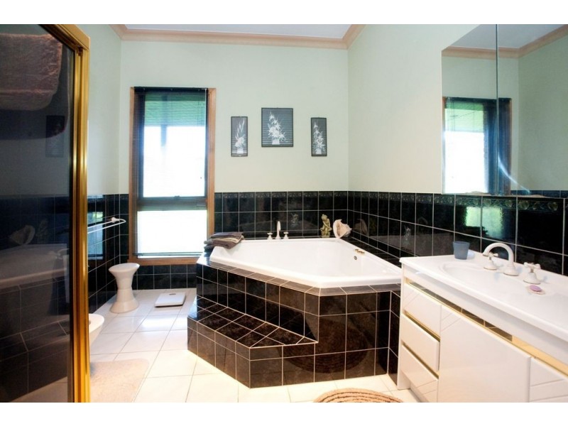 41 Berry Lane, Bunyip VIC 3815