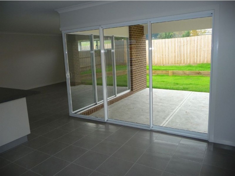 4 Maple Place, Drouin VIC 3818