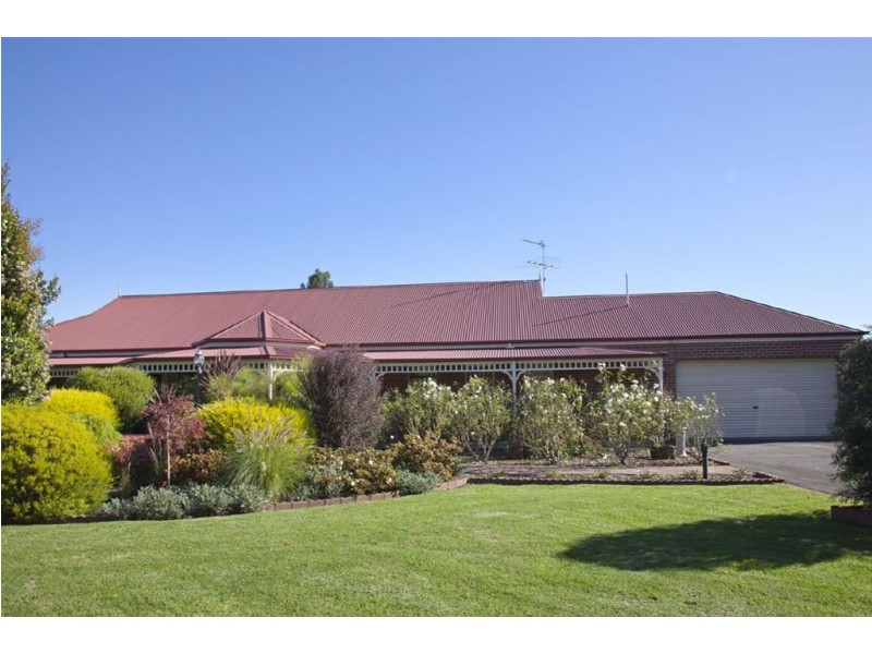 2 Pepperell Drive, Drouin VIC 3818