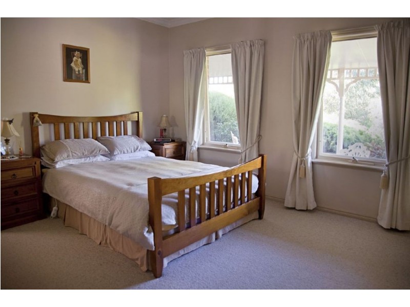 2 Pepperell Drive, Drouin VIC 3818