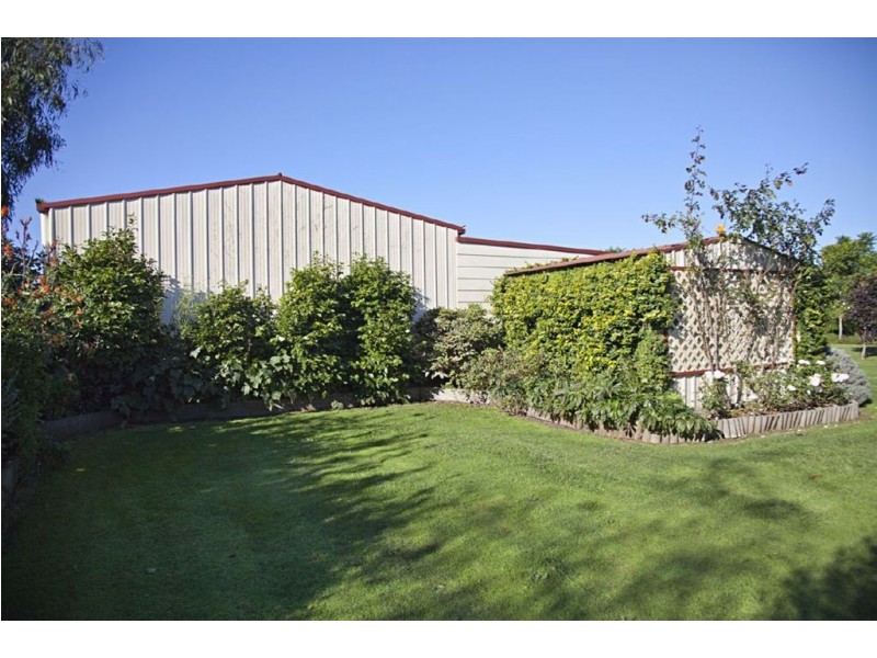 2 Pepperell Drive, Drouin VIC 3818