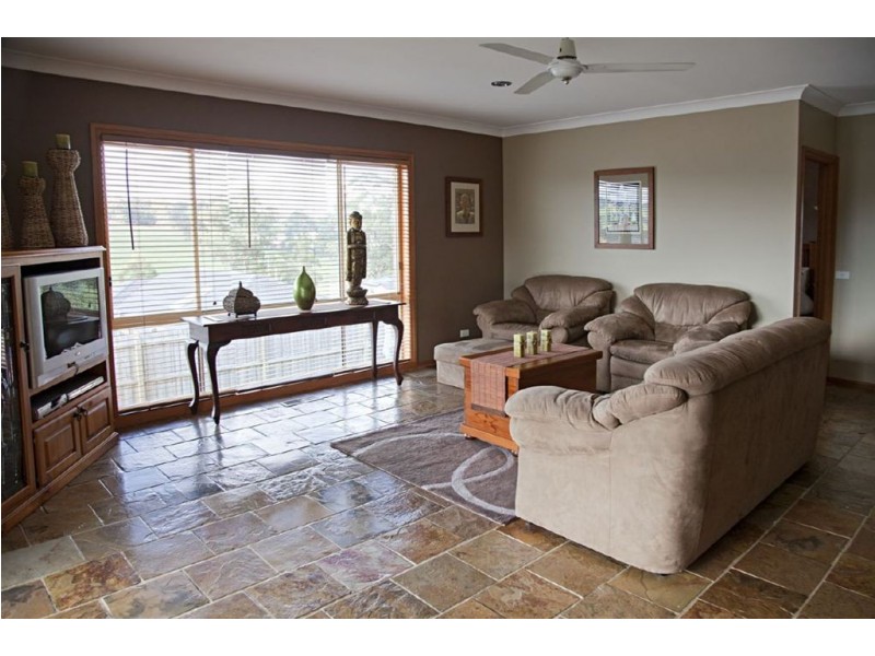 46 Outlook Drive, Drouin VIC 3818