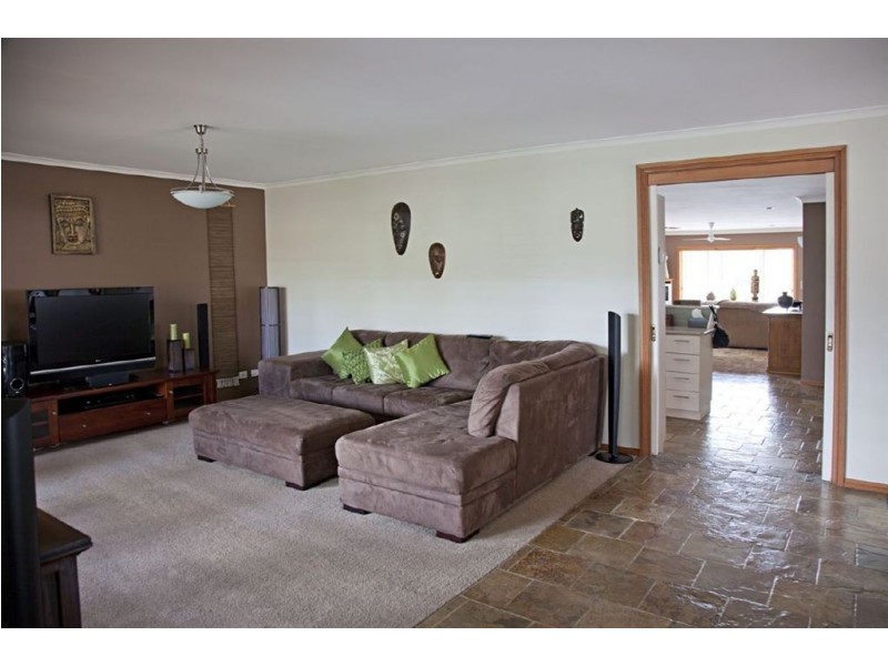 46 Outlook Drive, Drouin VIC 3818