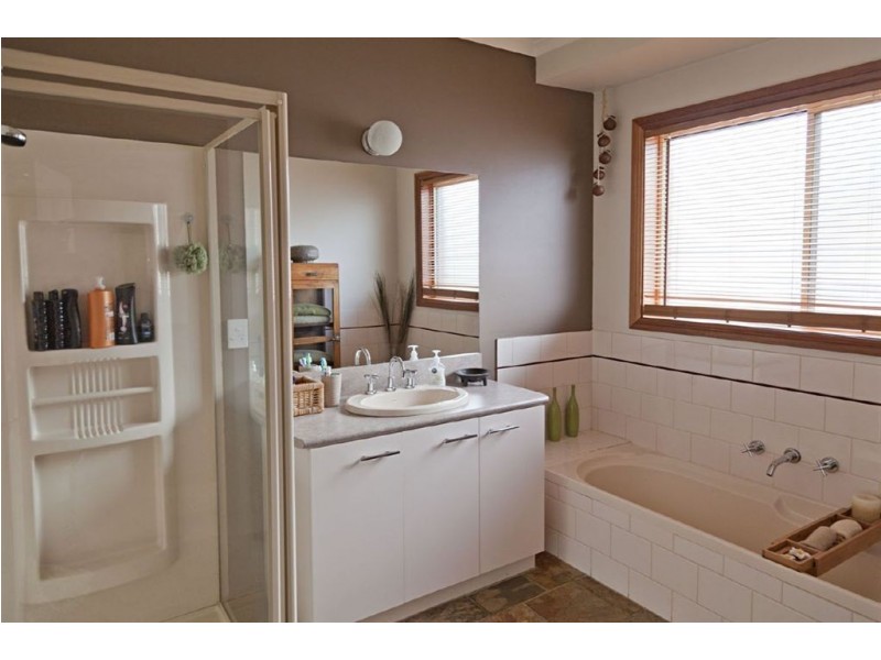 46 Outlook Drive, Drouin VIC 3818