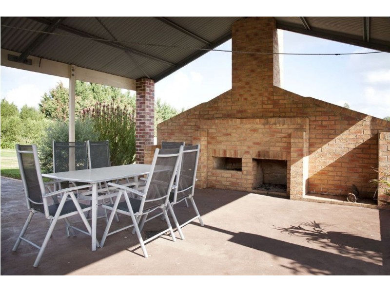 6 Pepperell Drive, Drouin VIC 3818
