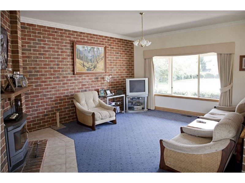 6 Pepperell Drive, Drouin VIC 3818