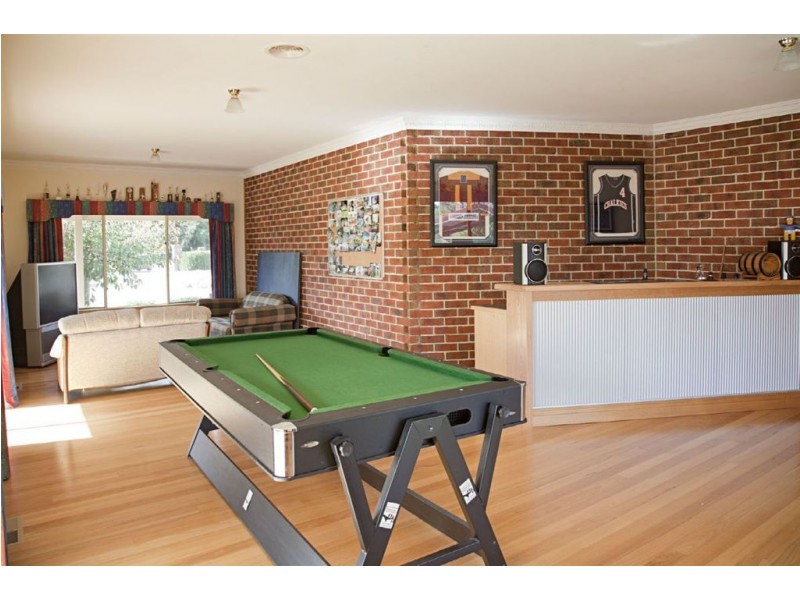 6 Pepperell Drive, Drouin VIC 3818