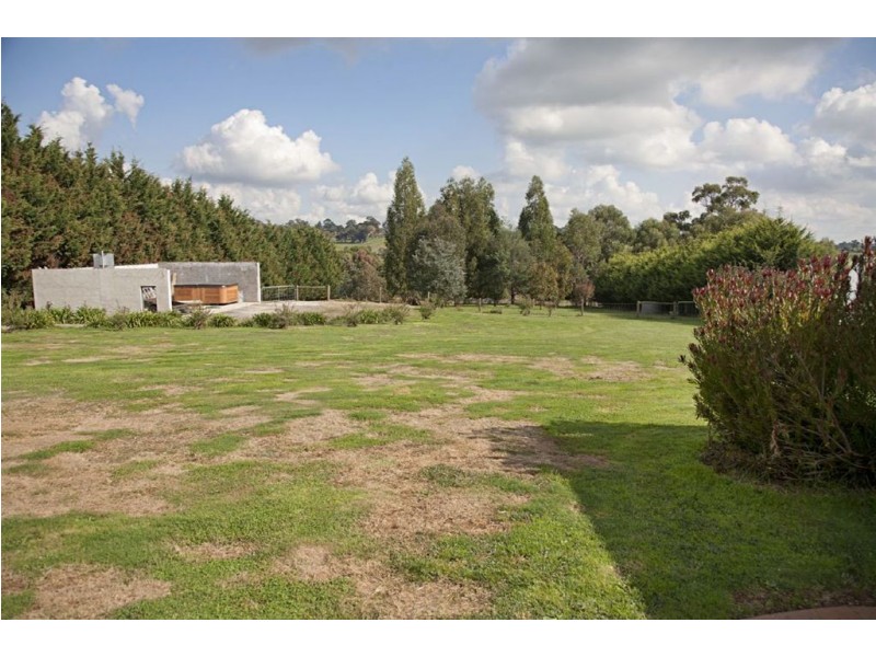 6 Pepperell Drive, Drouin VIC 3818