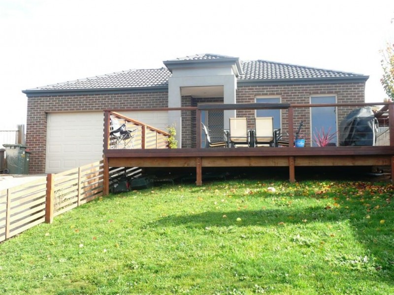 18 Carbine Court, Drouin VIC 3818