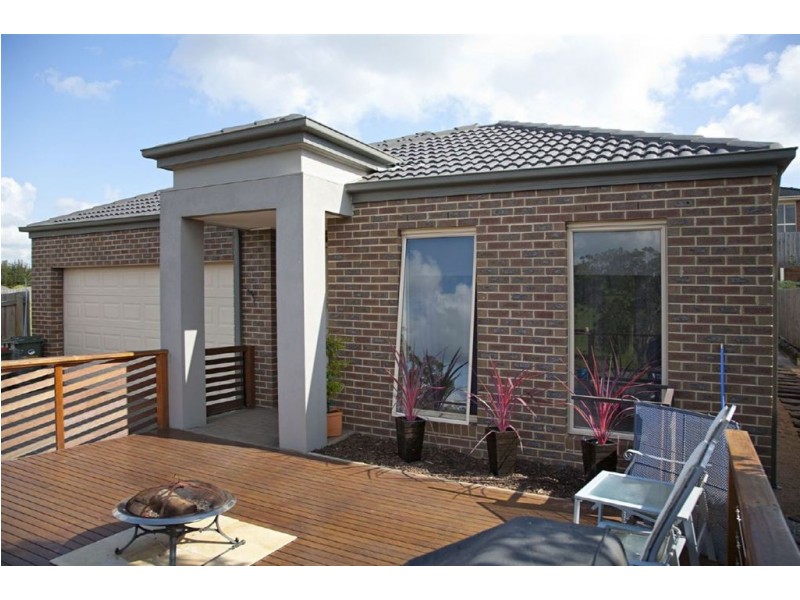 18 Carbine Court, Drouin VIC 3818