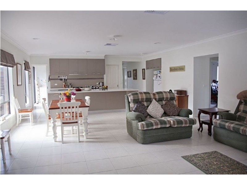 10 Miller Close, Drouin VIC 3818