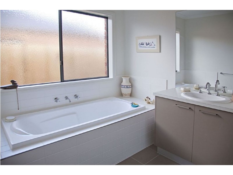 10 Miller Close, Drouin VIC 3818