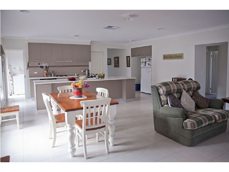 10 Miller Close, Drouin VIC 3818