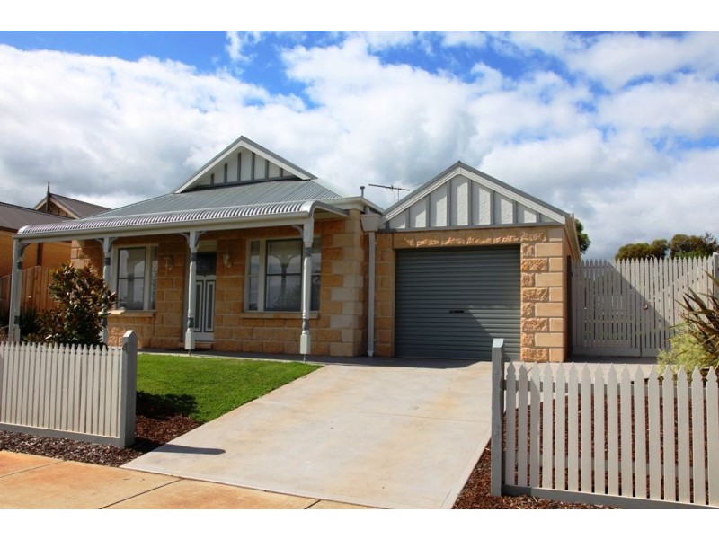 4 Bateson Court, Drouin VIC 3818